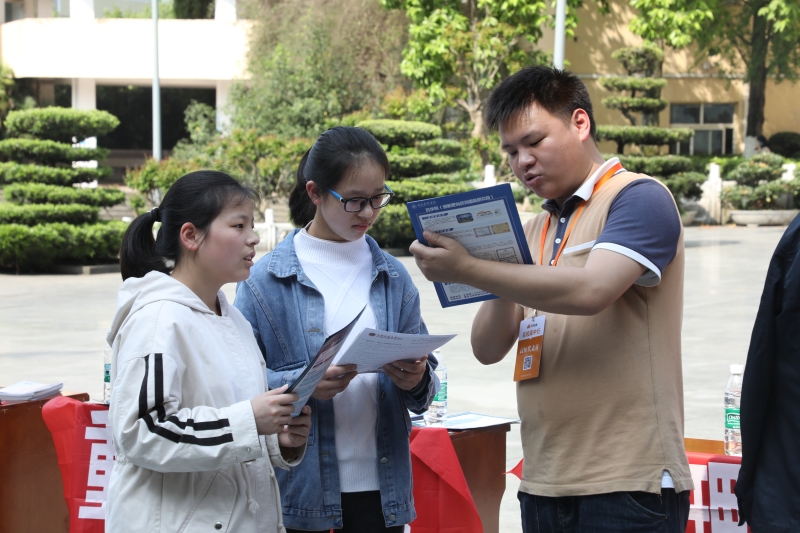 1619682921342079289.jpg 1619682921342079289.jpg